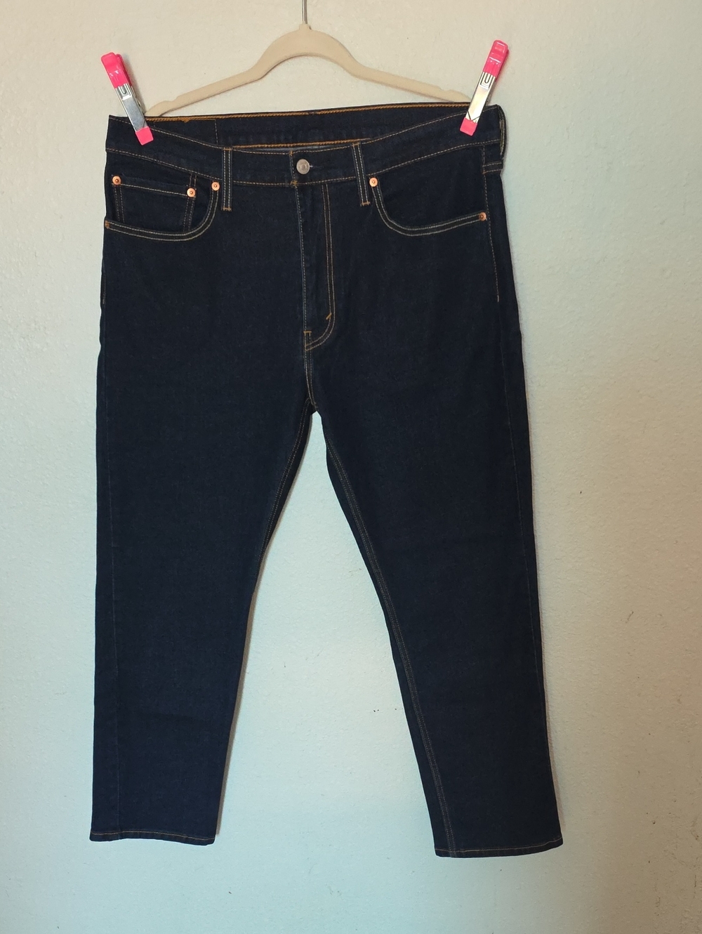 Levi's Slim Men's Dark Blue Denim Jeans with Contrast Stitching